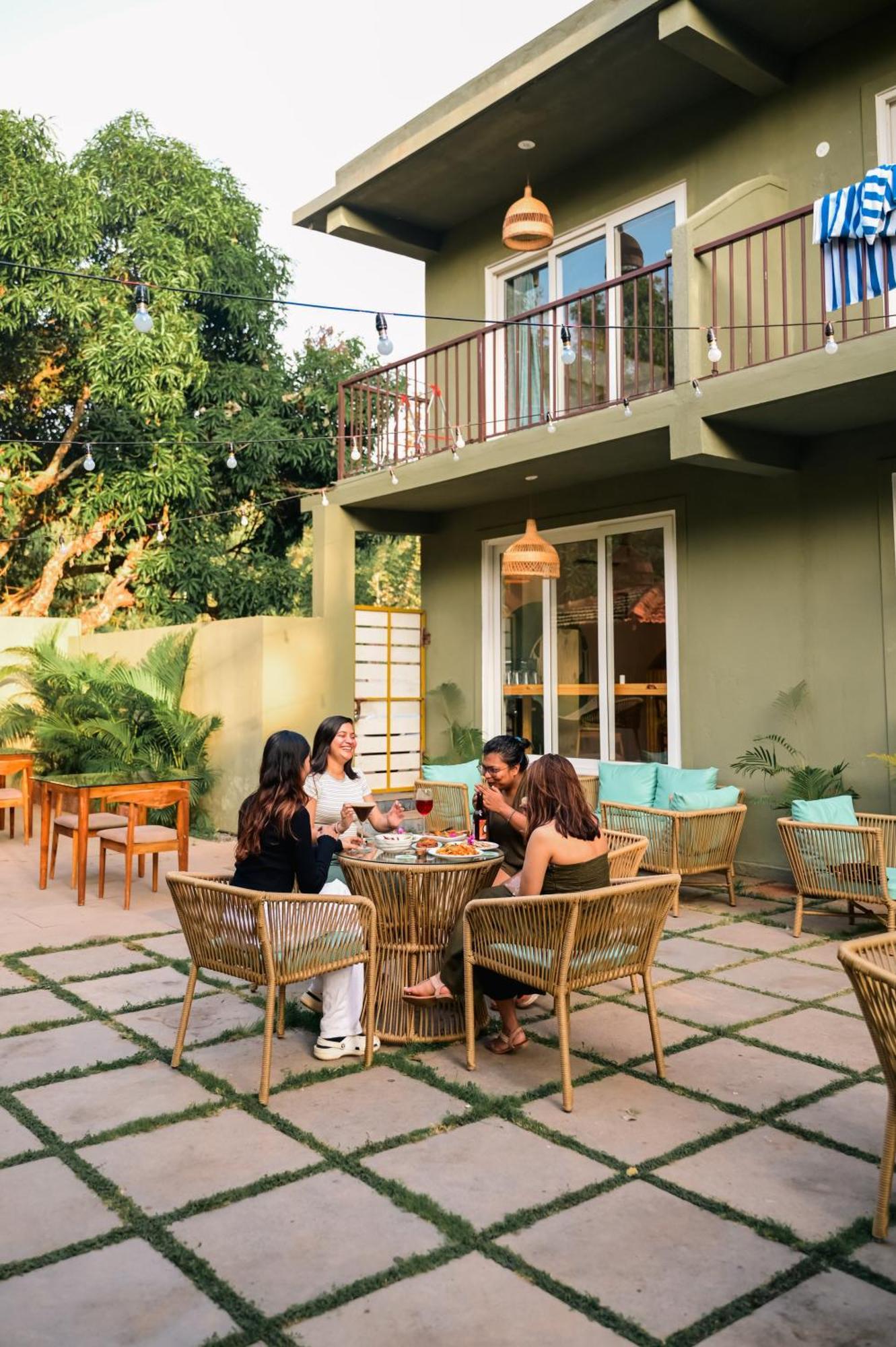 Locomo Boutique, Morjim - Stay Work Eat 外观 照片